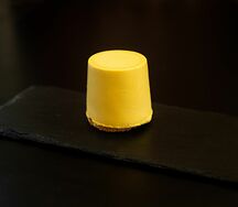 Пирожное Манго-маракуйя