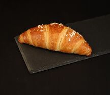 Круассан с абрикосом