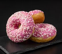 Донат с розовой глазурью