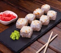 Ролл Запеченый с крабом и масагой