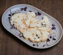 Цветная капуста, запечённая с соусом