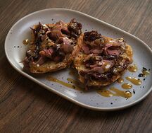 Брускетта с ростбифом