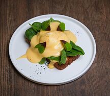 Яйцо Бенедикт с лососем слабой соли