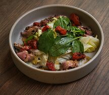 Салат с ростбифом