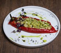 Перец, запечённый с овечьим сыром