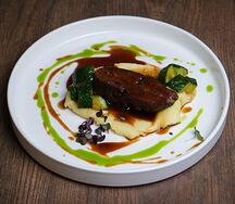 Щечки с толченым картофелем