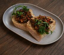 Брускетта с овощной икрой