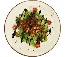 Салат с говядиной, шампиньонами и печеным перцем
