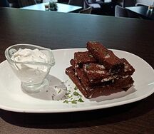 Гренки с чесночным соусом