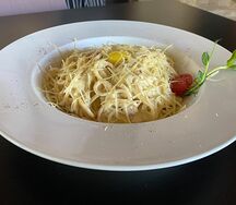 Спагетти с сыровяленой соленой свининой и твердым сыром