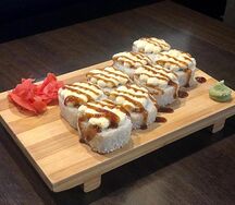 Запеченный ролл с креветкой