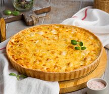 Киш луковый с деревенским свиным салом