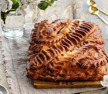 Слоено-дрожжевой пирог с натуральным творогом и вишней