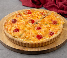 Скандинавский киш с лососем, шпинатом и луком-пореем