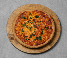 Канадский завтрак с яйцом и зеленью