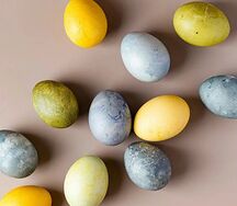 Набор окрашенных яиц