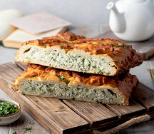 Слоено-дрожжевой пирог с творогом и шпинатом