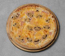 Пицца с ветчиной и грибами