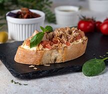 Брускетта с печенью трески