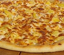 Пицца с курицей и ананасами