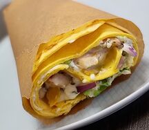 Шаурма с курицей и грибами в тортилье