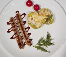 Колбаски гриль с картошечкой по-деревенски