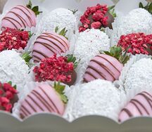 Клубника в шоколаде Розовое облачко