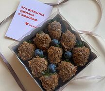 Клубника в шоколаде с вафельной крошкой