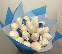 Букета из клубники в шоколаде Love is