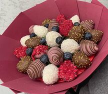 Букет из ягод клубники в шоколаде