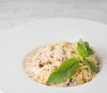 Паста с курицей и грибами