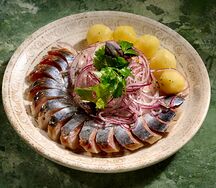 Сельдь с печёным картофелем