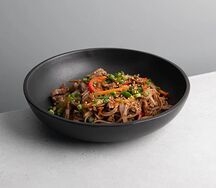 Лапша гречневая с говядиной по-азиатски