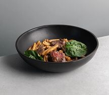 Паста казаречи в соусе из черного перца с говядиной