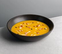 Тыквенный суп с лемонграссом и креветками на кокосовом молоке