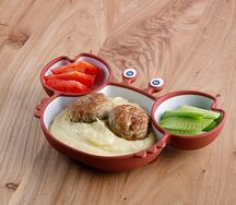 Котлеты куриные с картофельным пюре и овощами
