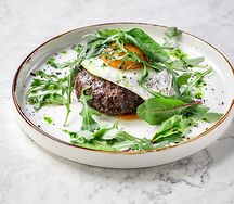 Бифштекс говяжий с сыром и яйцом