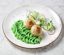 Котлеты из щуки с пюре из зеленого горошка