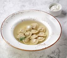 Пельмени домашние с куриным бульоном
