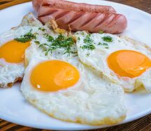 Яичница с сосиской 