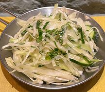Салат с капустой и огурцом 