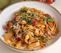 Паста с курицей и томатами