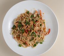 Лапша wok с семгой