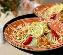 Салат Цезарь с креветками