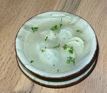 Куриный бульон с пельменями 