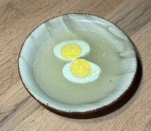 Куриный бульон с яйцом