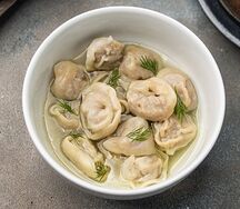 Пельмени с бульоном