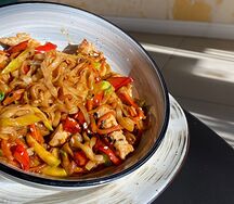 Вок с курицей