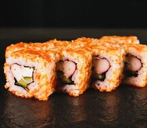 Калифорния с крабом и огурцом