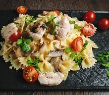 Паста с цыпленком и грибами
